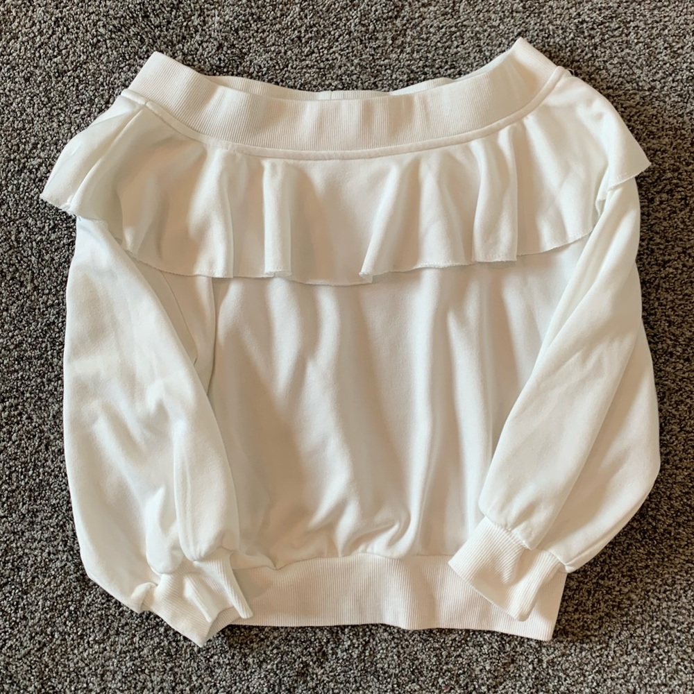 White off the shoulder ontWelfth sweater
